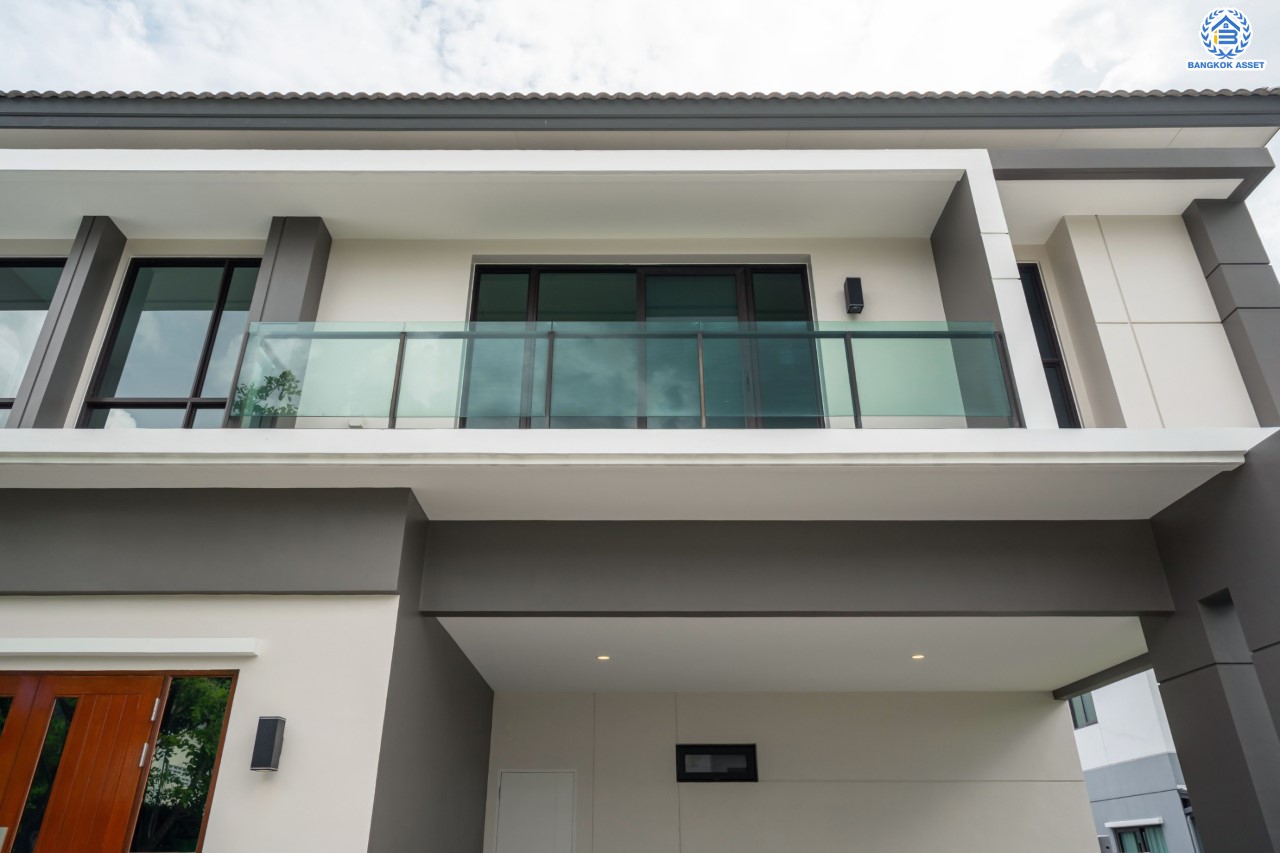 บ้านมือสองตกแต่งใหม่ ม.เดอะซิตี้ ราชพฤกษ์-ปิ่นเกล้า หลังมุม เนื้อที่ 71.8 ตร.ว. ดีไซน์ตอบทุกไลฟ์สไตล์ ฟังก์ชัน 3 ห้องนอน 5 ห้องน้ำ 1 ห้องอเนกประสงค์ 1 ห้องแม่บ้าน จอดรถได้ 2 คัน บนทำเลติดถนนใหญ่ เชื่อมต่อทุกเส้นทาง ใกล้รถไฟฟ้าสายสีม่วง "สถานีบางรักใหญ่" และจุดขึ้นทางด่วน "ศรีรัช"